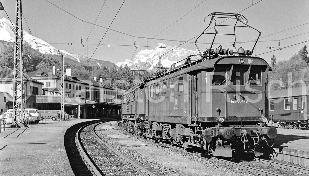 954 18,8 - 1979 72_KR66693