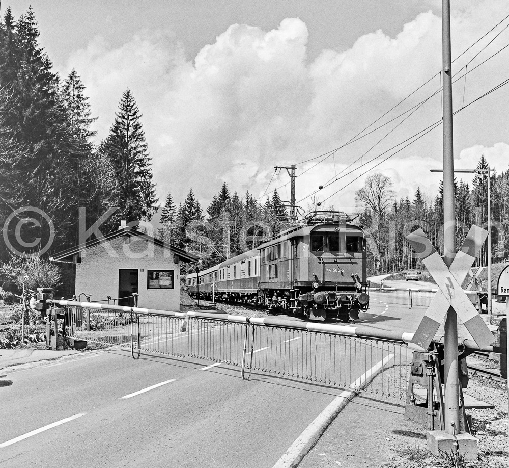 954 7,4 - 1978 83_KR34232