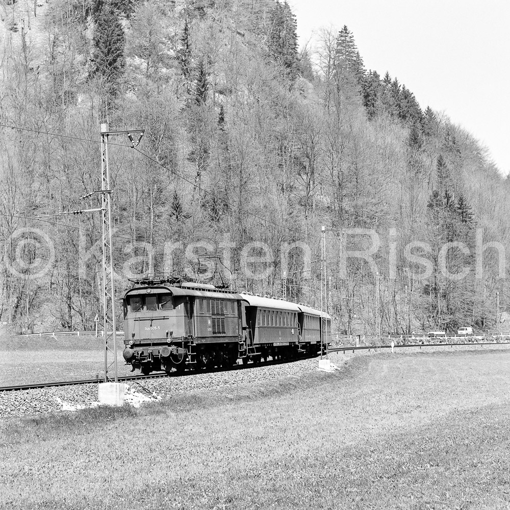 954 8,8 - 1979 69_KR66652