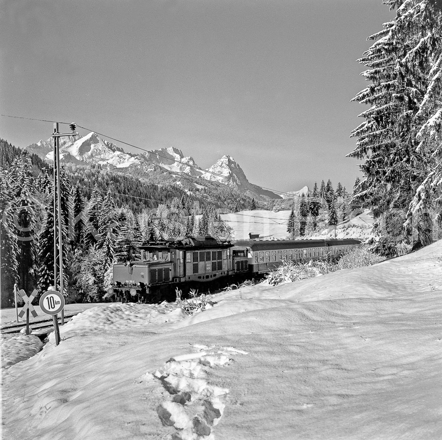 960 103,4 - 1979 30_KR96094