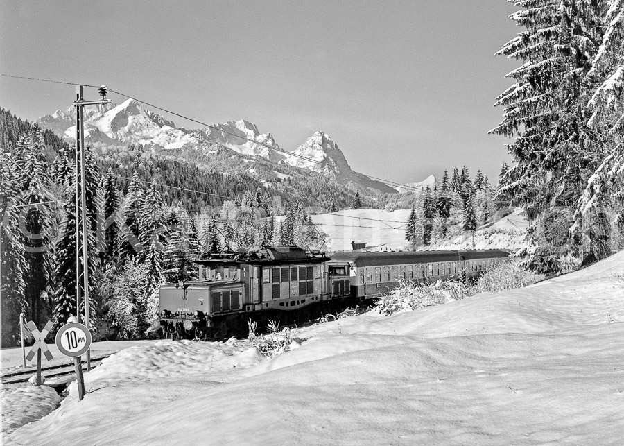 960 103,4 - 1979 30_KR96094(7x5)