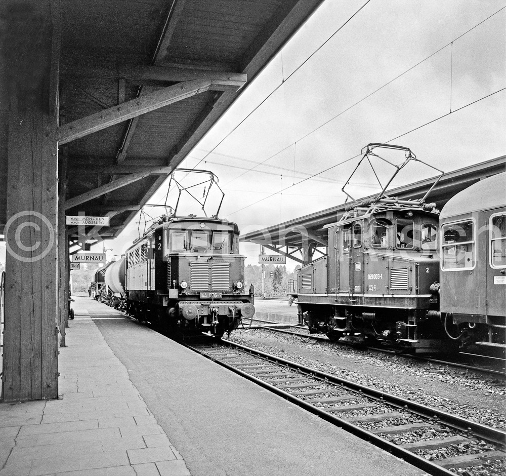 960 74,9 - 1978 102_KR24590