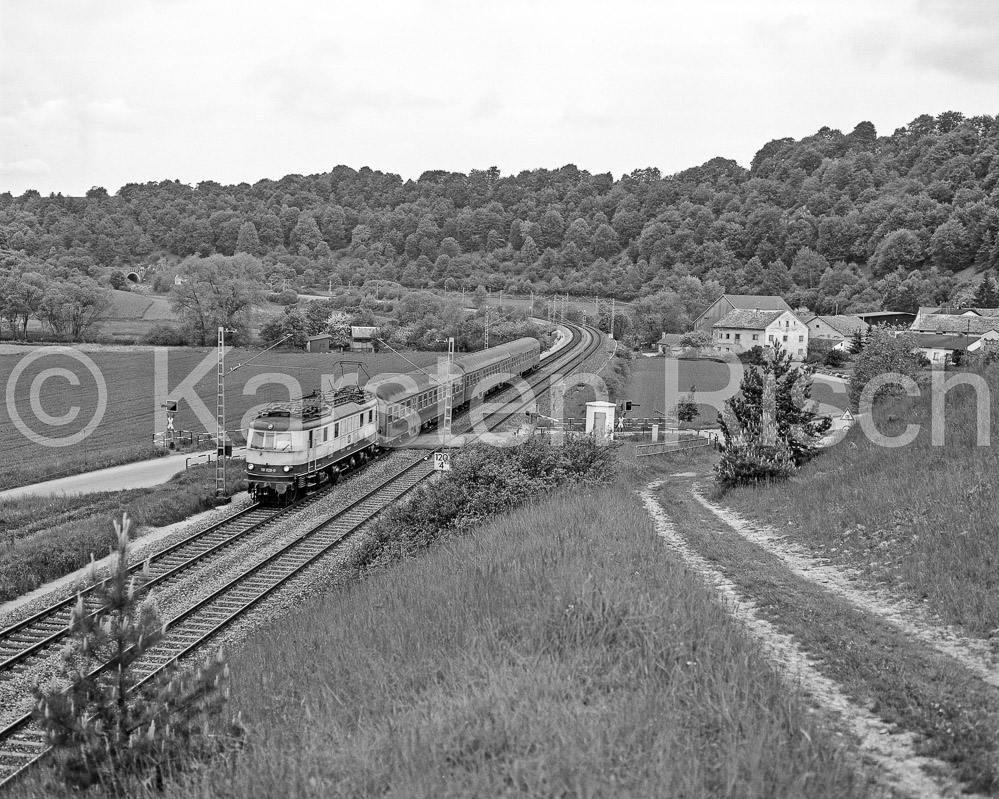 990 120,4 - 1983 24_KR35604