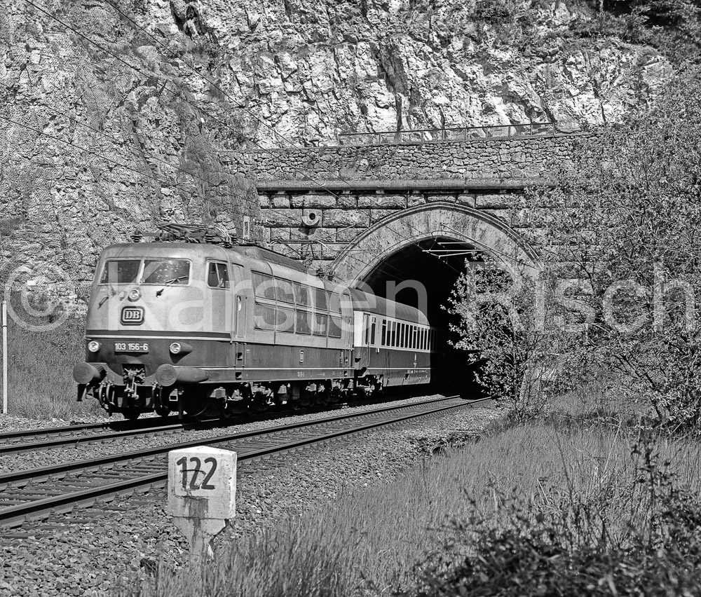 990 122,0 - 1983 25_KR35617