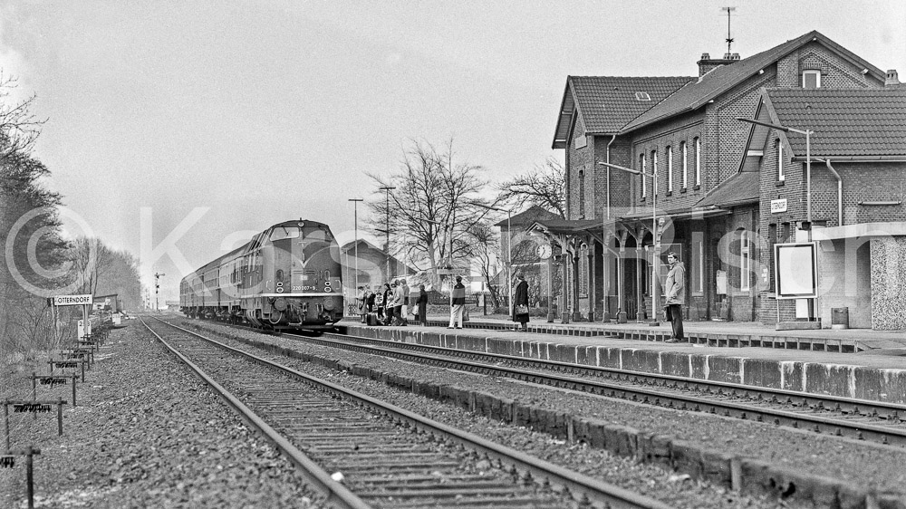 121 258,9 - 1982 26_KR94608