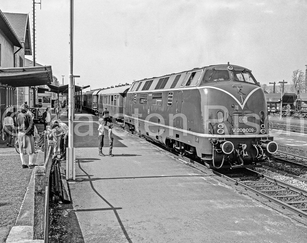 860 74,4 - 1984 06_KR46551