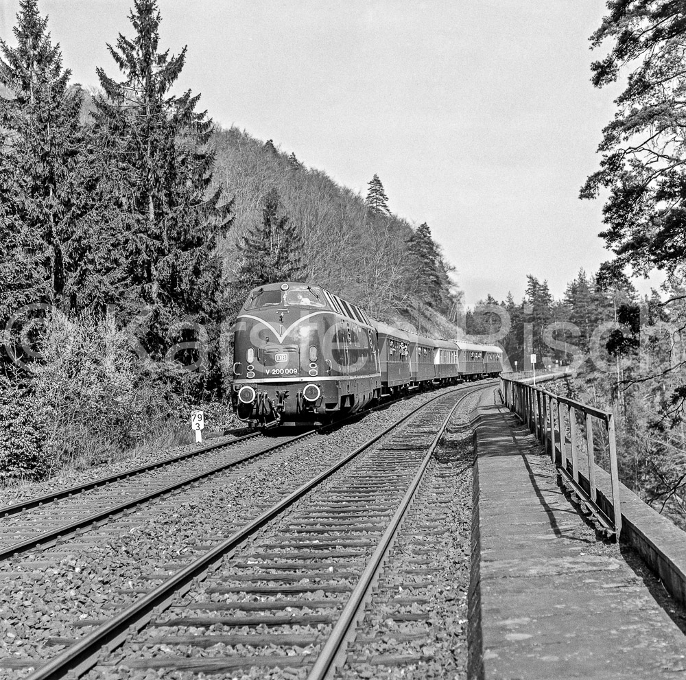 860 79,3 - 1984 05_KR46544