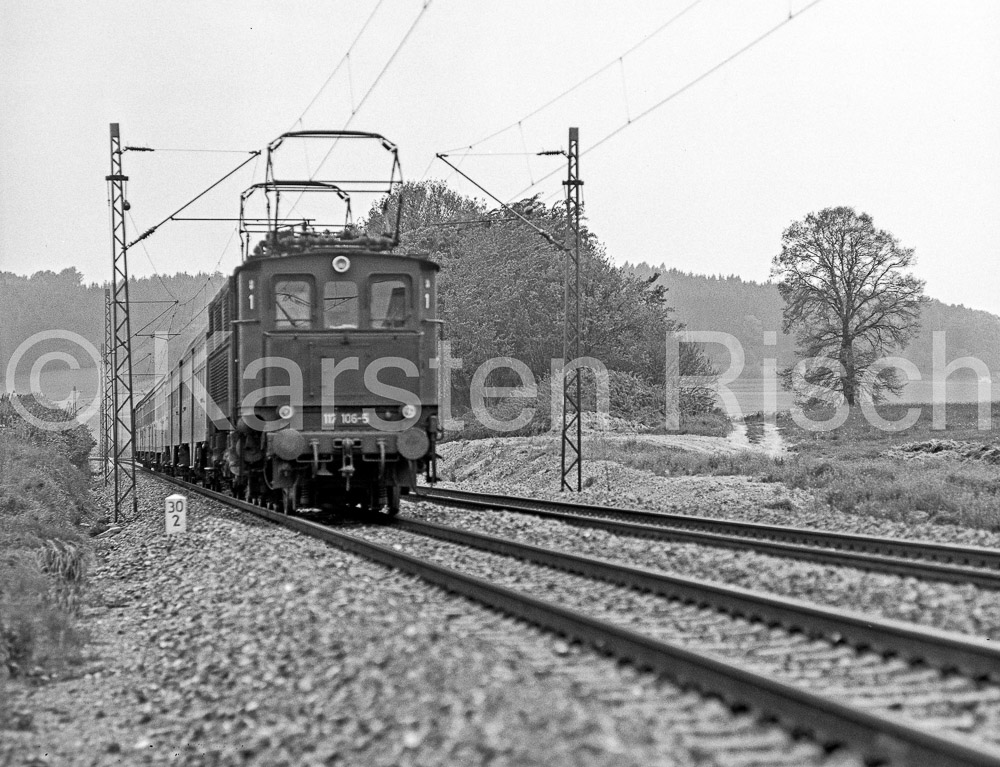 910 30,2 - 1977 21_KR62072