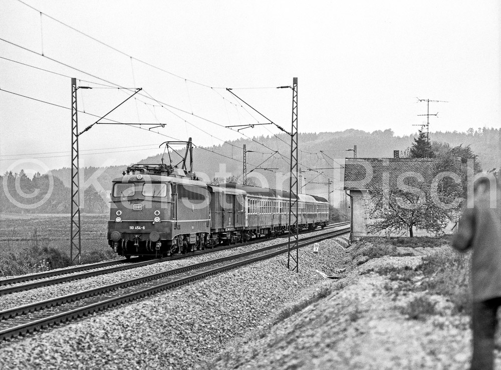 910 30,3 - 1977 21_KR62073