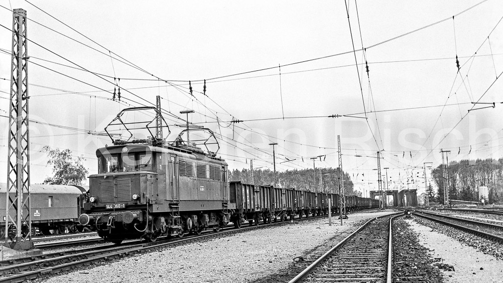 910 40,8 - 1977 44_KR62330