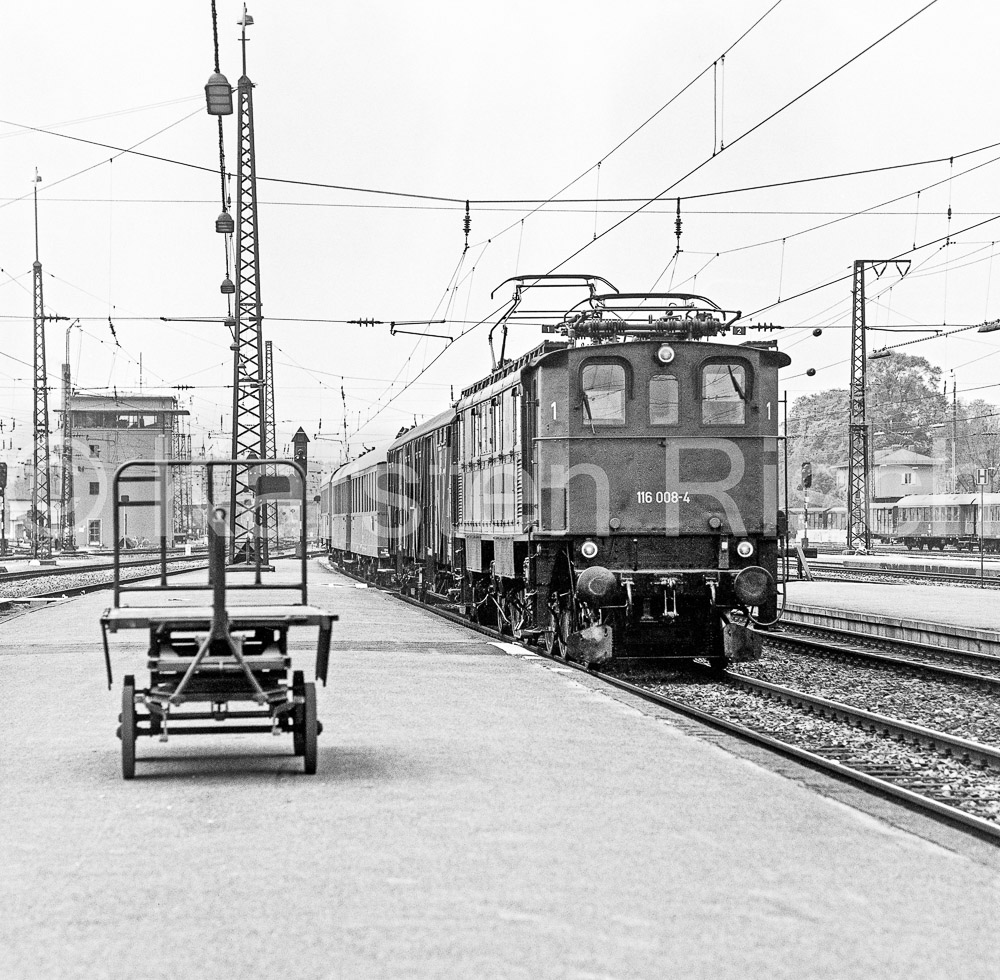 951 64,9 - 1977 22_KR62088