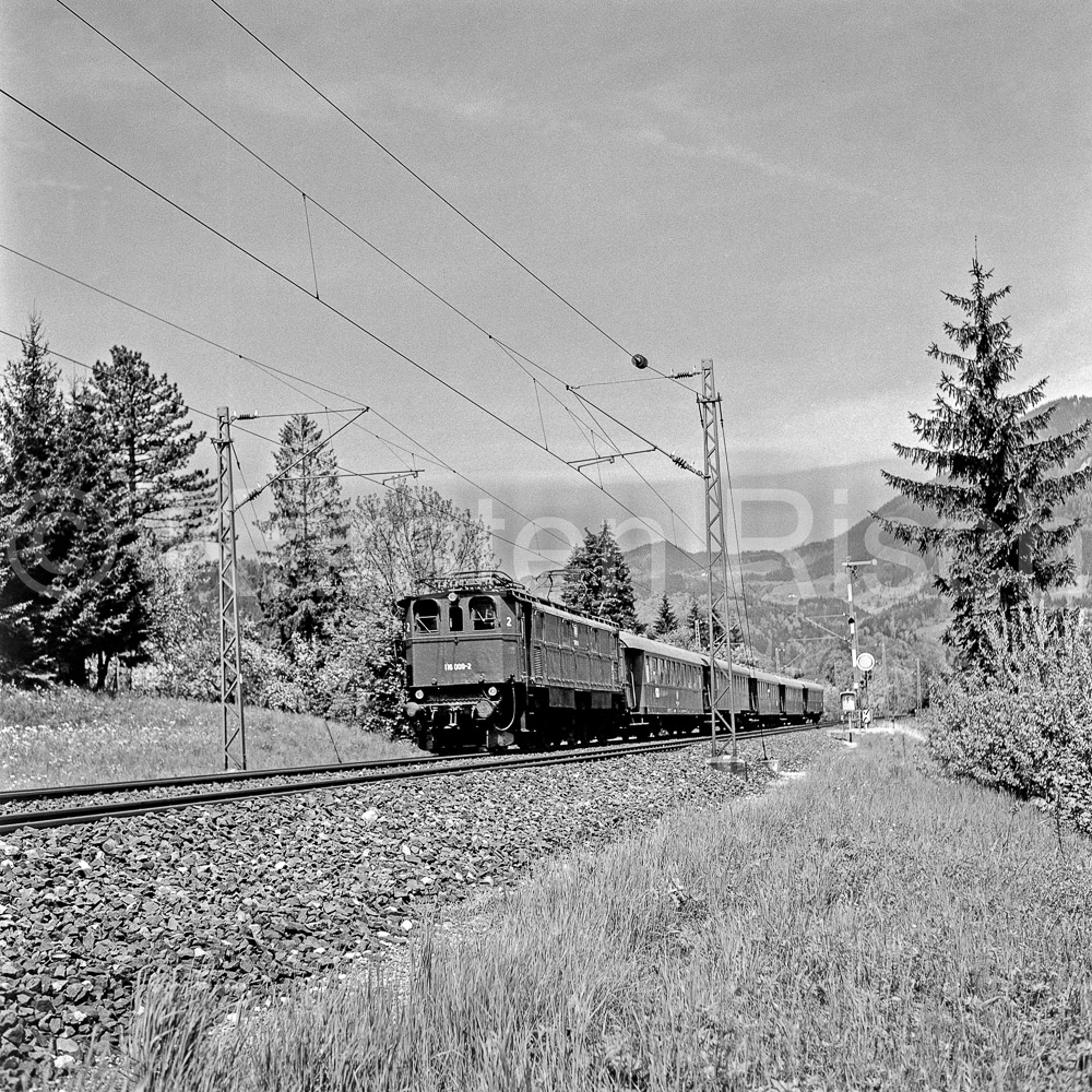 951 xx,x - 1978 121_KR05003