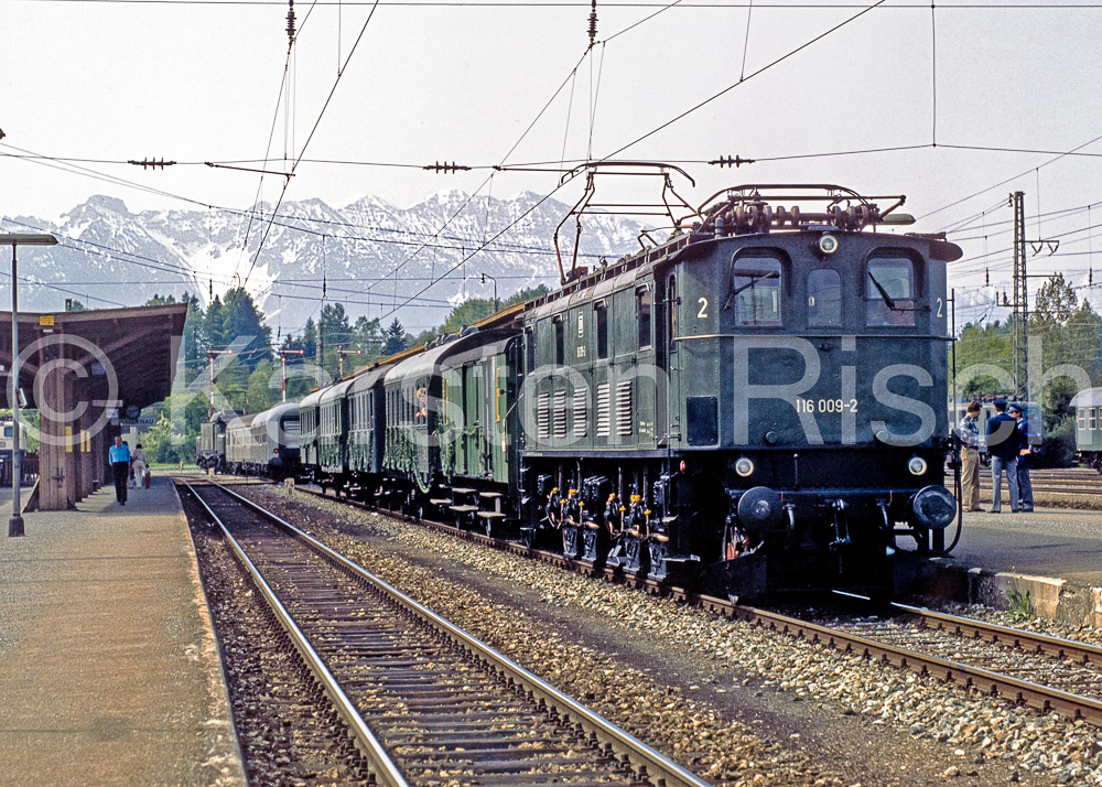 961 74,9 - 1979_KR20534