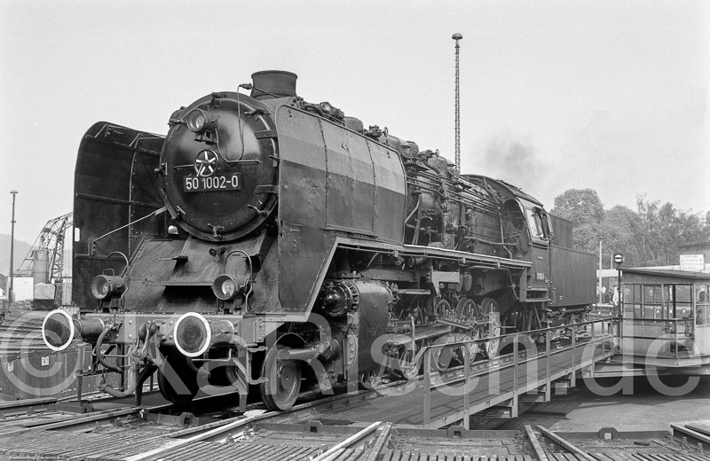 DR S 321 33,4 - 50 1002 auf der Drehscheibe in Nossen (Sachs), 1979 - Eisenbahnstiftung - Foto- Karsten Risch_1979 118_KR07710